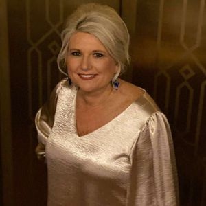 Meet your Posher, Debbie